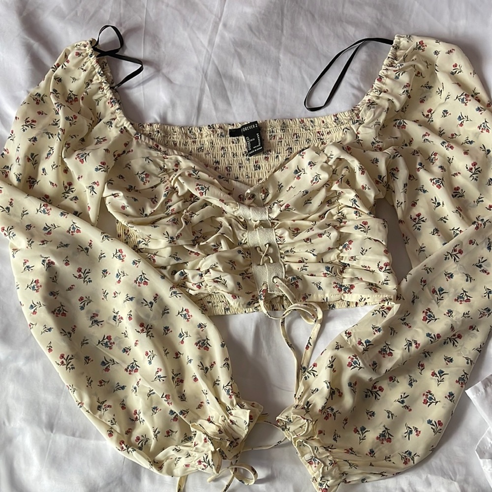 Forever 21 Beige Floral off shoulder crop top - M